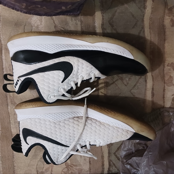 Nike LeBron Witness 3 Premium - Picture 3 of 4